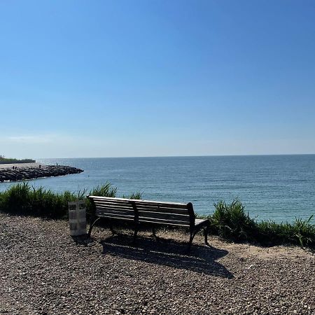 شقة نهر فونتانكا  في Уютная Квартира С Видом На Море Riviera City المظهر الخارجي الصورة
